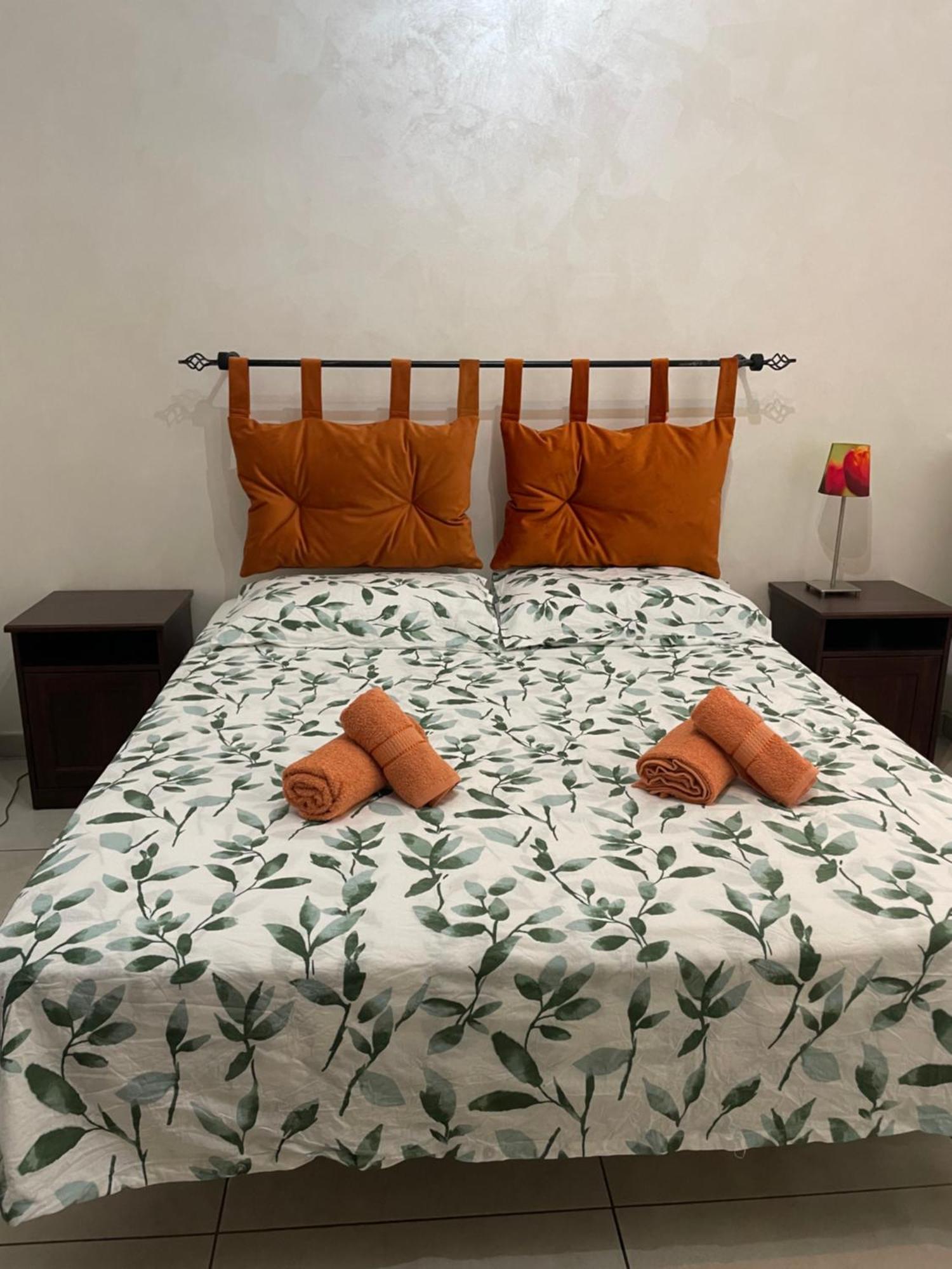 Home With Parking Near The Airport And Beach 피우미치노 외부 사진
